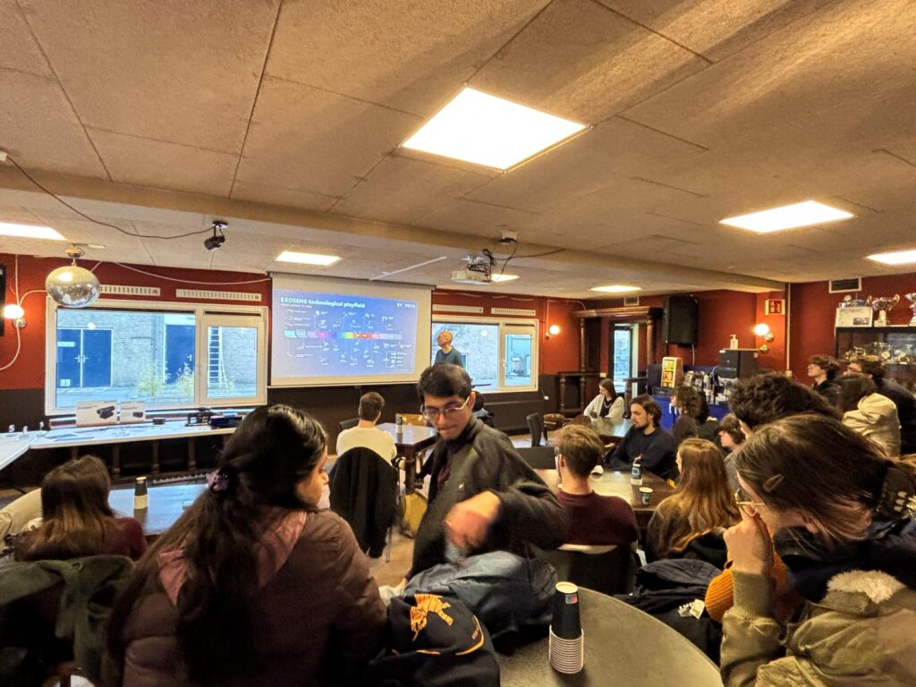 studenten bij hightech bedrijven